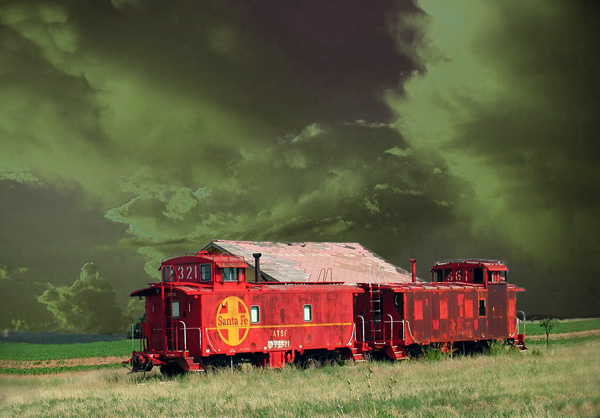 traincars-tornado-sky (90K)