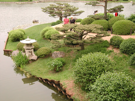 japanese-garden-orig-bkgrd (80K)