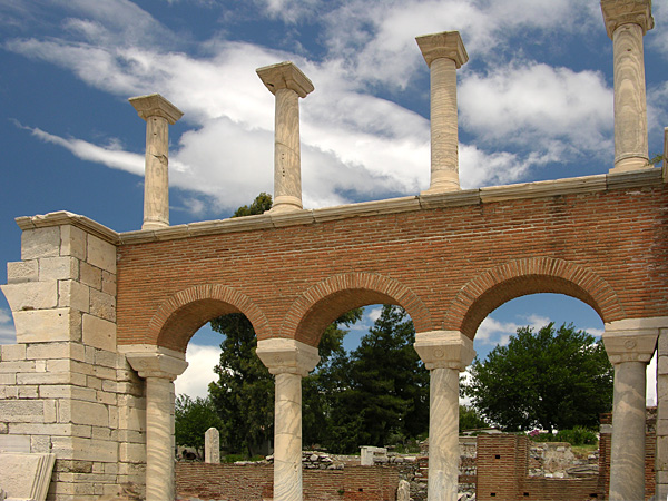 orig-columns-and-arches (144K)