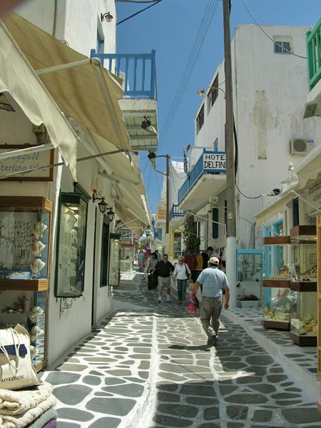 mykonos-street-corrected (60K)