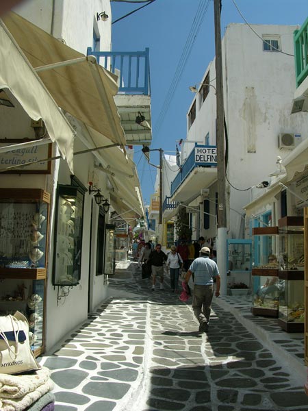 mykonos-street-orig (57K)