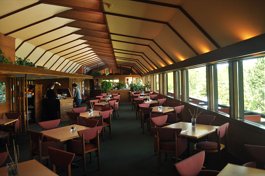 taliesin-visitor-center.jpg 131.1 KB